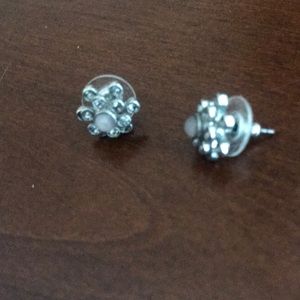 Flower stud earrings